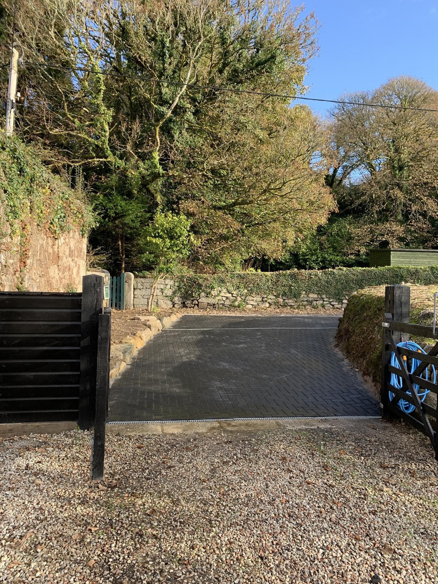 Clowance Estate driveway and stone wall, photo 3