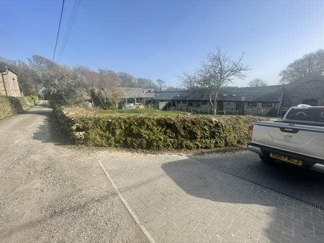 Clowance Estate driveway and stone wall, photo 4
