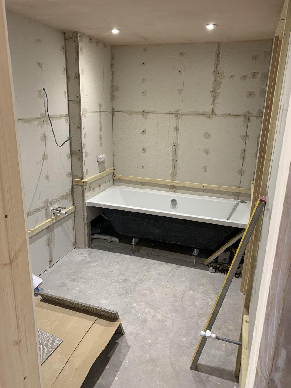 St Michaels Reach bathroom before